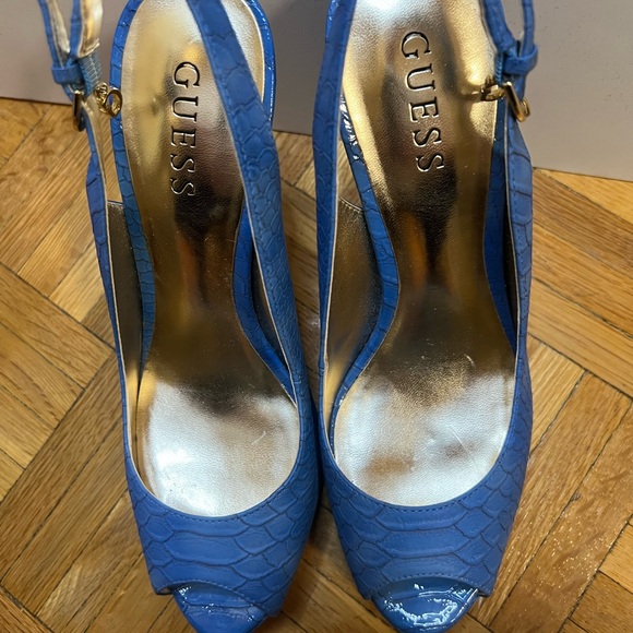 Woman’s Guess platforms blue with gold stripes pre loved LIKE NEW🔥🔥🔥FREE 🚚 - Picture 9 of 17